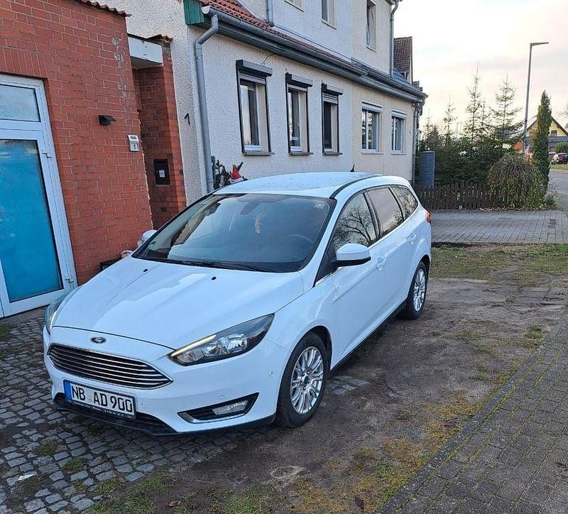 Weiß Gebraucht 2015 Ford Focus Titanium Limousine | 6.600 € (Guter Preis) - Bild 1/4
