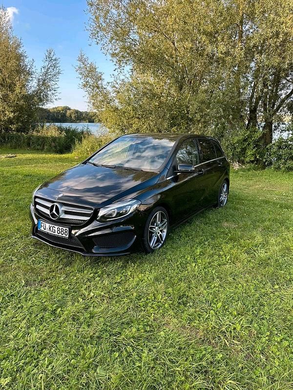 Schwarz Gebraucht 2015 Mercedes B200 AMG Van / Kleinbus | 14.000 € (Fairer Preis) - Bild 1/4