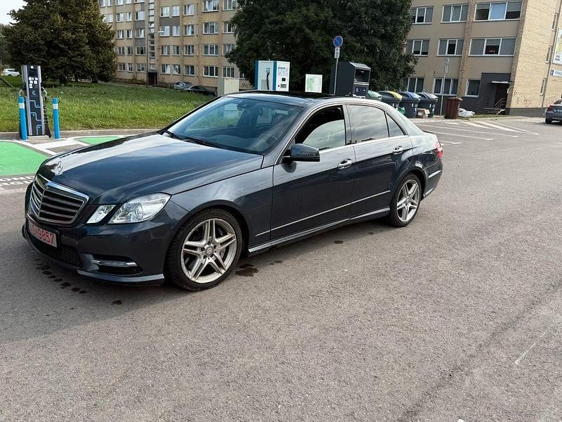 Gebraucht Mercedes E500 Avantgarde 408 PS (300 kW) 2013 Grau Limousine