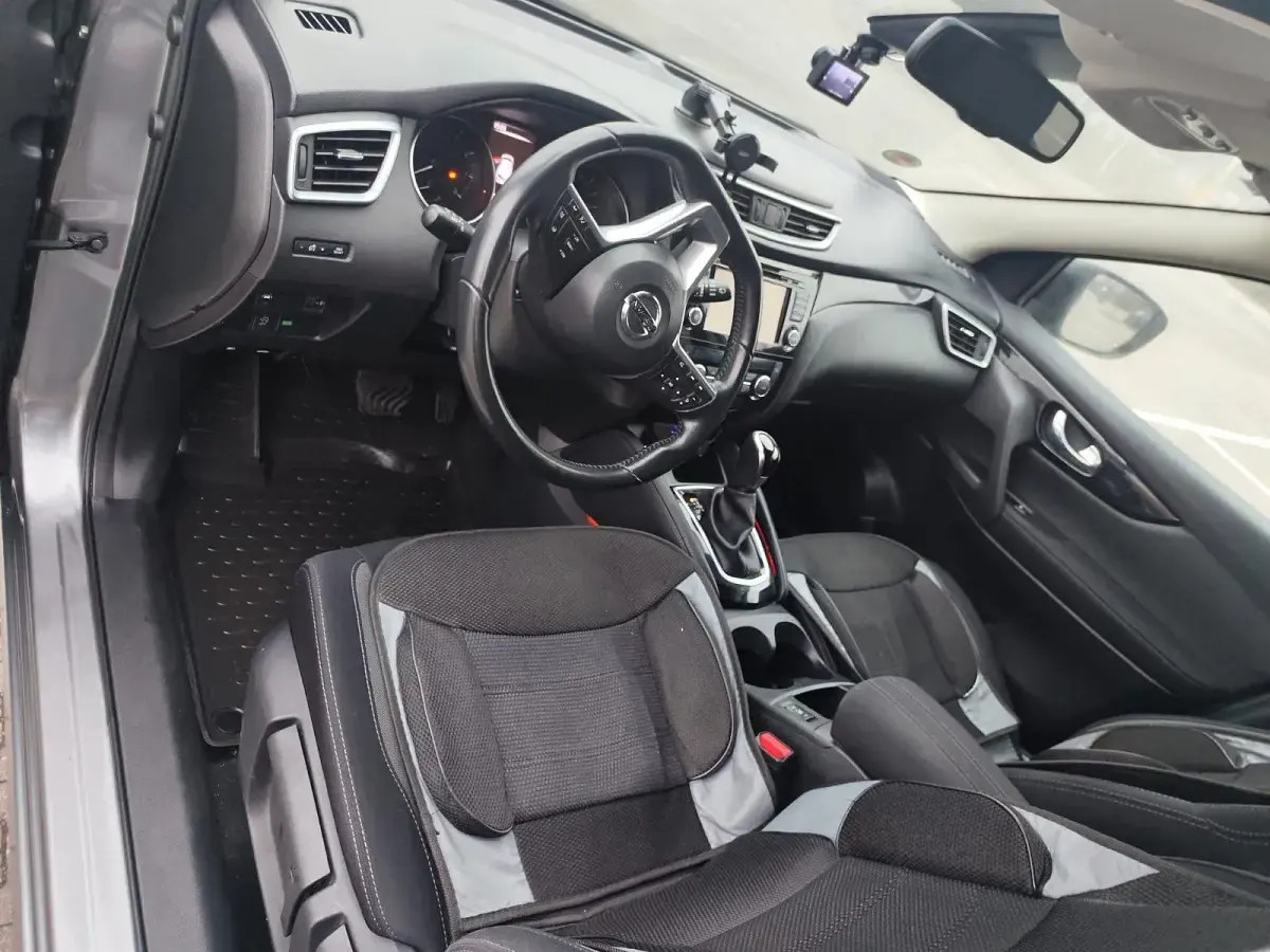 Gebraucht Nissan Qashqai 116 PS (85 kW) 2018 Grau SUV