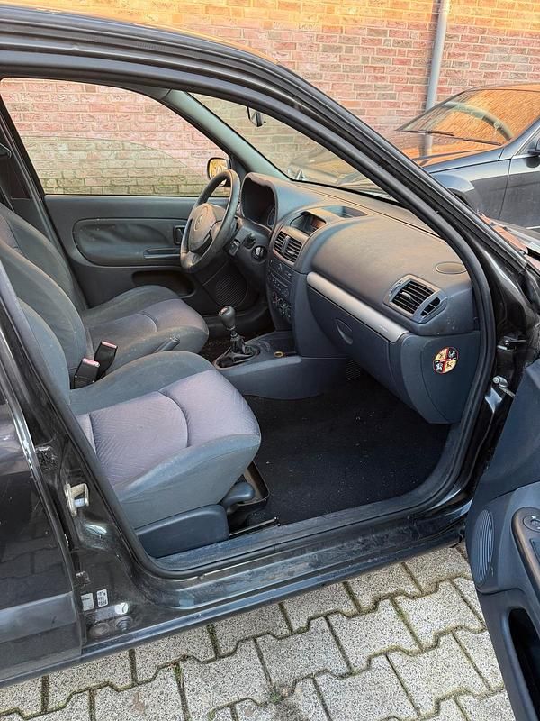 Gebraucht Renault Clio II 75 PS (55 kW) 2003 Schwarz Limousine