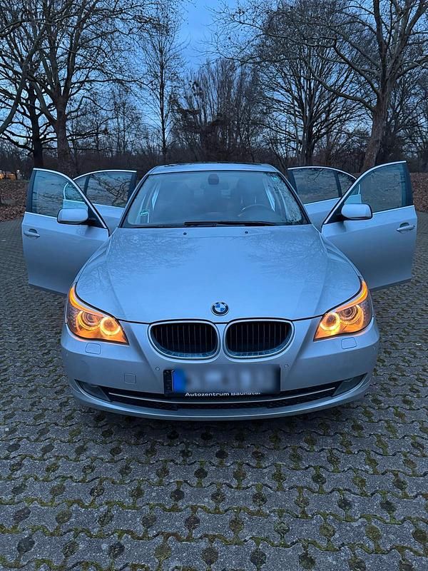 Silber Gebraucht 2008 BMW 520 Kleinwagen | 6.500 € - Bild 1/4
