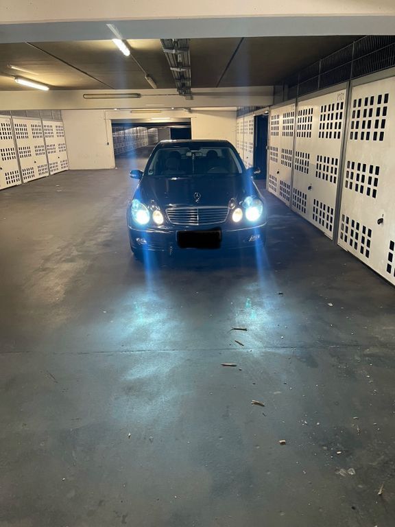 Blau Gebraucht 2004 Mercedes E240 Avantgarde Limousine | 5.500 € (Etwas zu teuer) - Bild 1/4