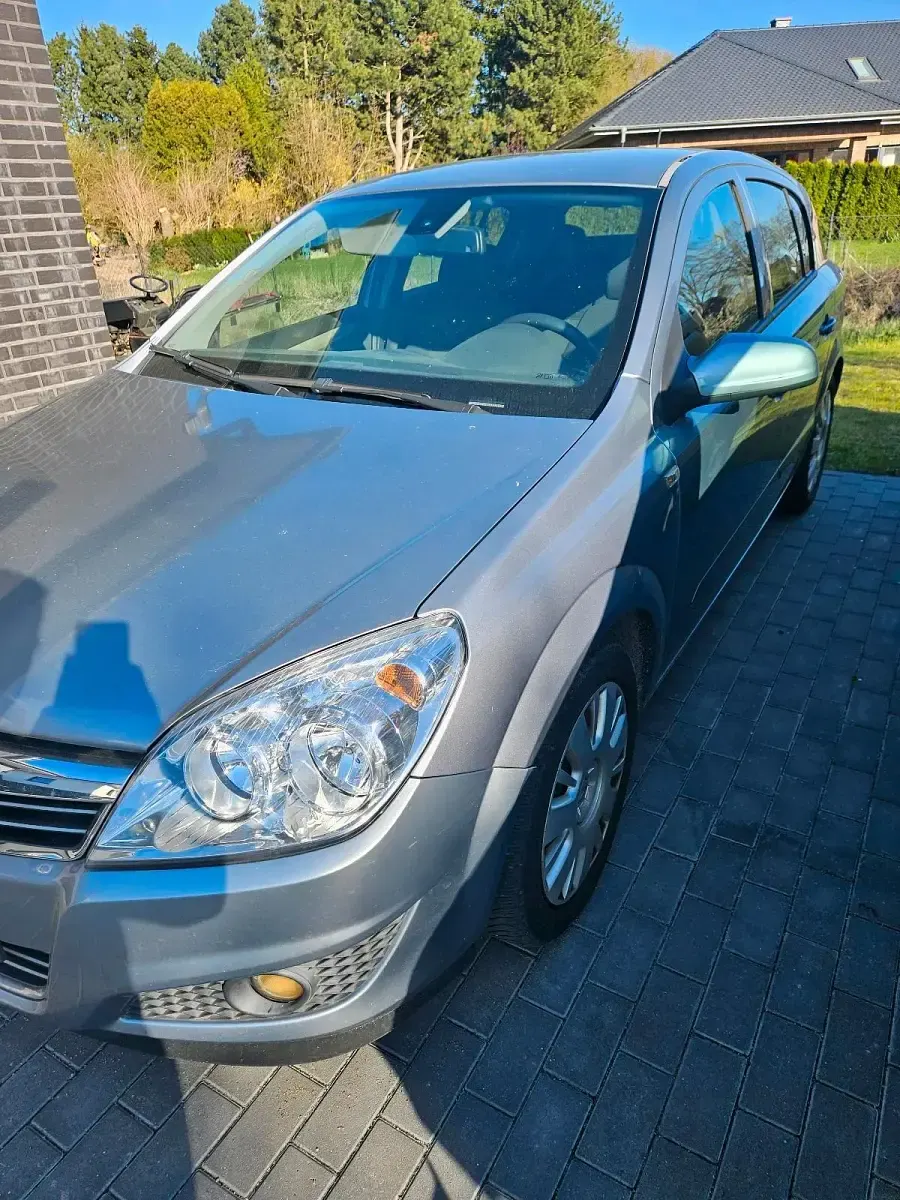Gebraucht Opel Astra 120 PS (88 kW) 2007 Silber Limousine