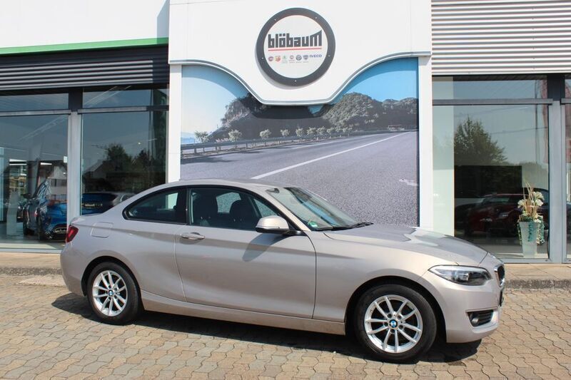 Silber Gebraucht 2015 BMW 218 Advantage Coupé | 14.951 € (Guter Preis) - Bild 1/4