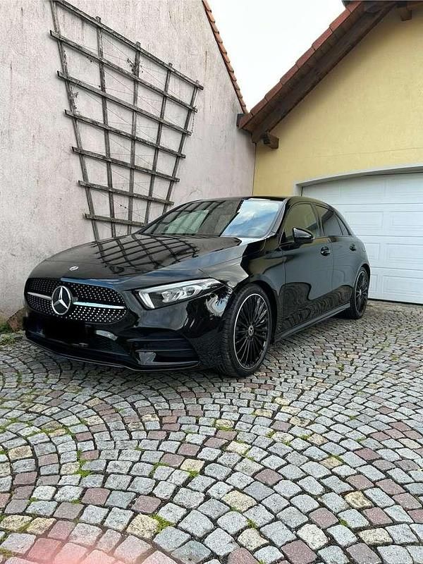 Schwarz Gebraucht 2022 Mercedes A220 Kleinwagen | 29.500 € (Fairer Preis) - Bild 1/4