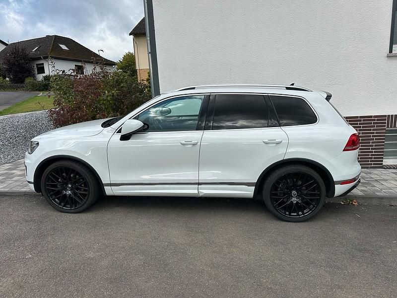 Weiß Gebraucht 2018 VW Touareg SUV | 22.500 € (Superpreis) - Bild 1/4