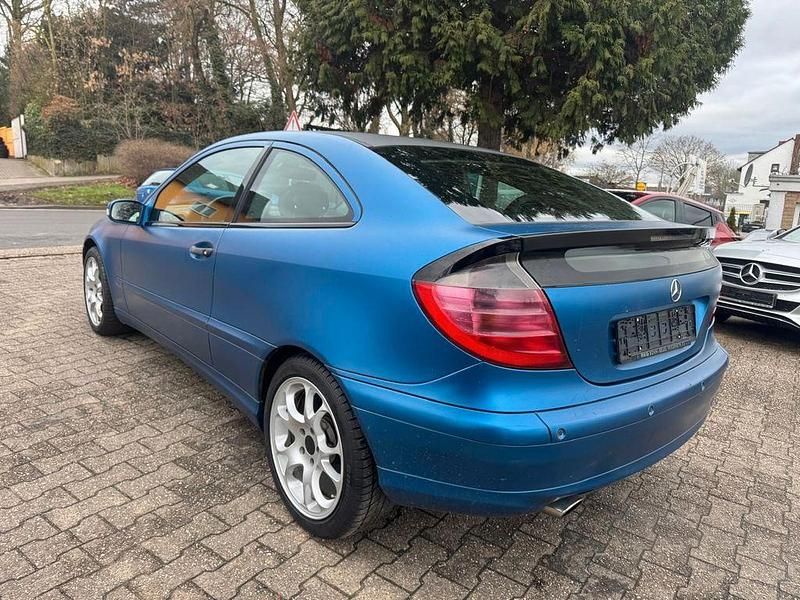 Gebraucht Mercedes C200 163 PS (119 kW) 2001 Blau Coupé