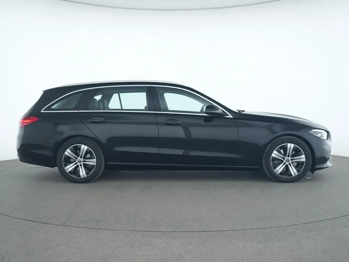 Gebraucht Mercedes C200 Avantgarde 163 PS (119 kW) 2025 Schwarz Limousine