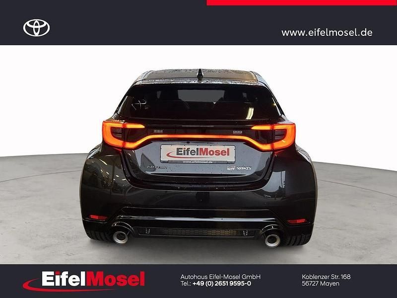 Neu Toyota Yaris 280 PS (205 kW) 2025 Schwarz Limousine
