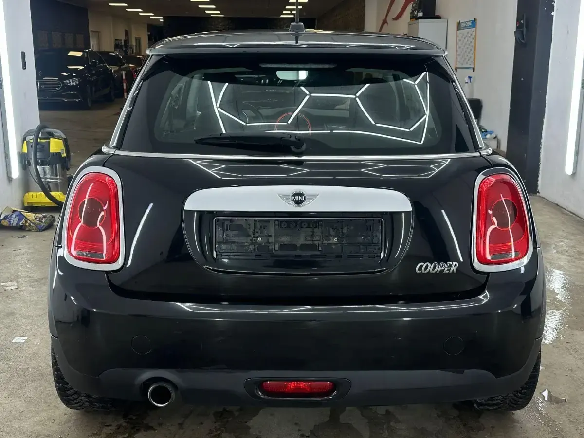 Używany Mini Cooper 136 KM (100 kW) 2014 Czarny Hatchback