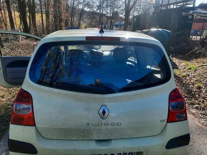 Second-hand Renault Twingo 2009 Galben Hatchback