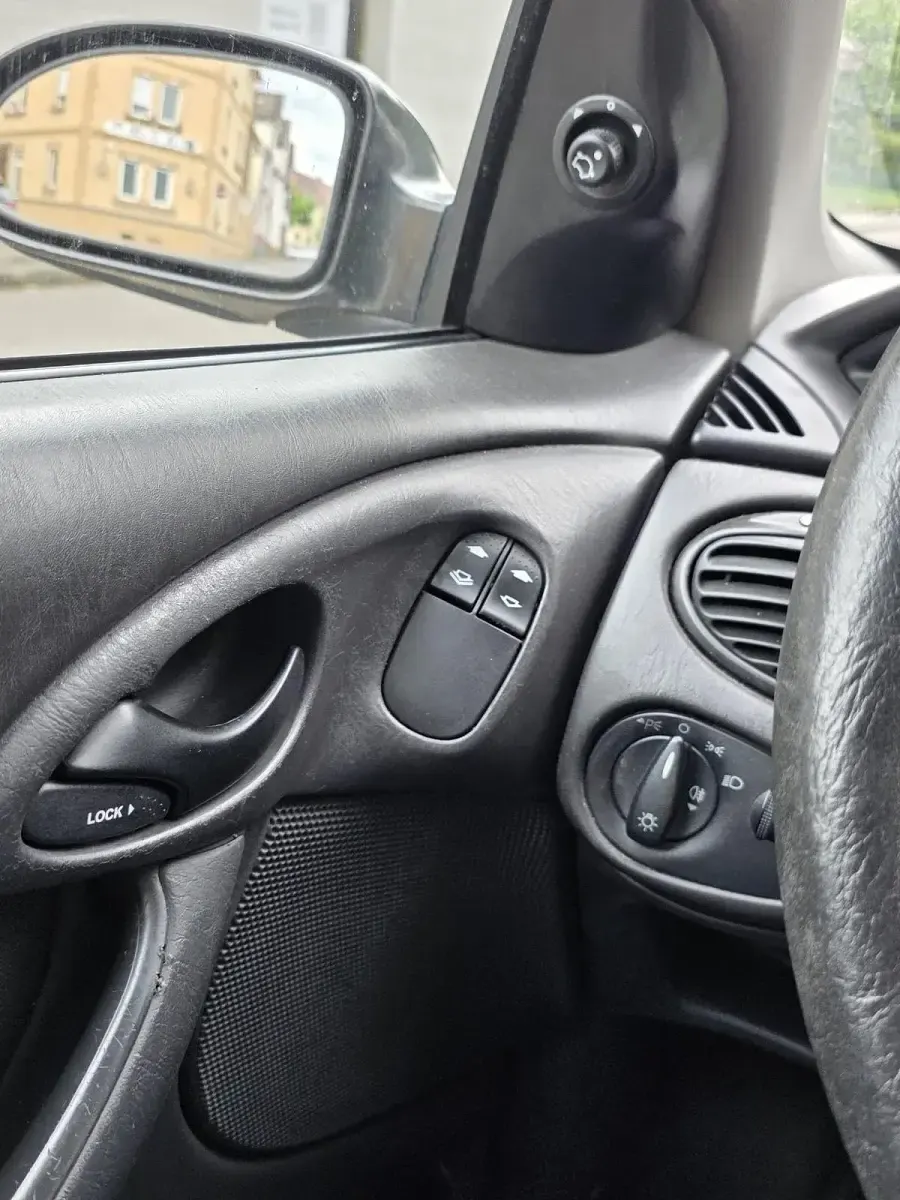 Usata Ford Fiesta 116 CV (85 kW) 2003 Grigio Utilitaria