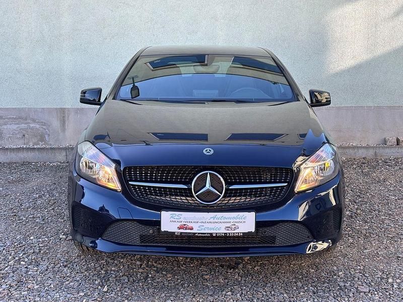 Gebraucht Mercedes A180 Night 109 PS (80 kW) 2018 Blau Limousine