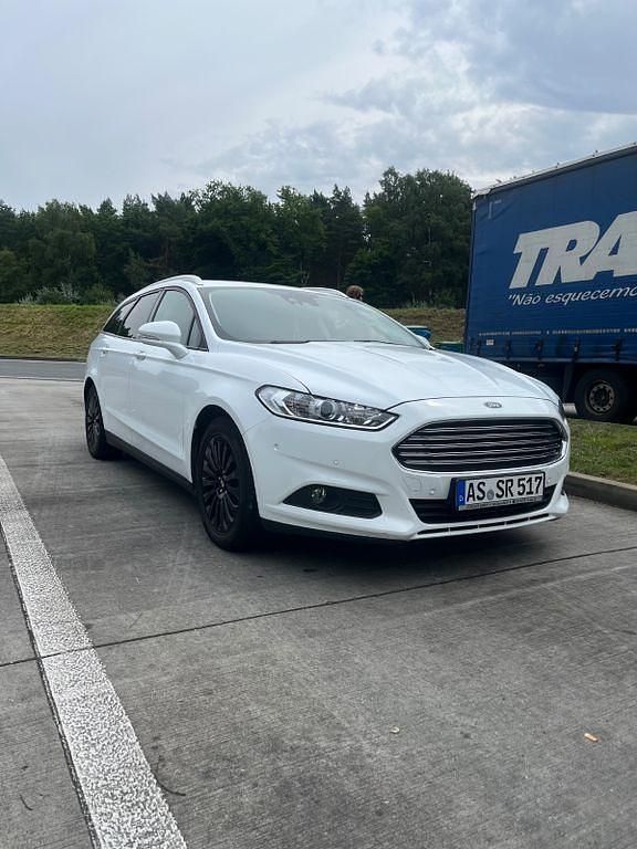Weiß Gebraucht 2019 Ford Mondeo Trend Limousine | 12.000 € (Superpreis) - Bild 1/4