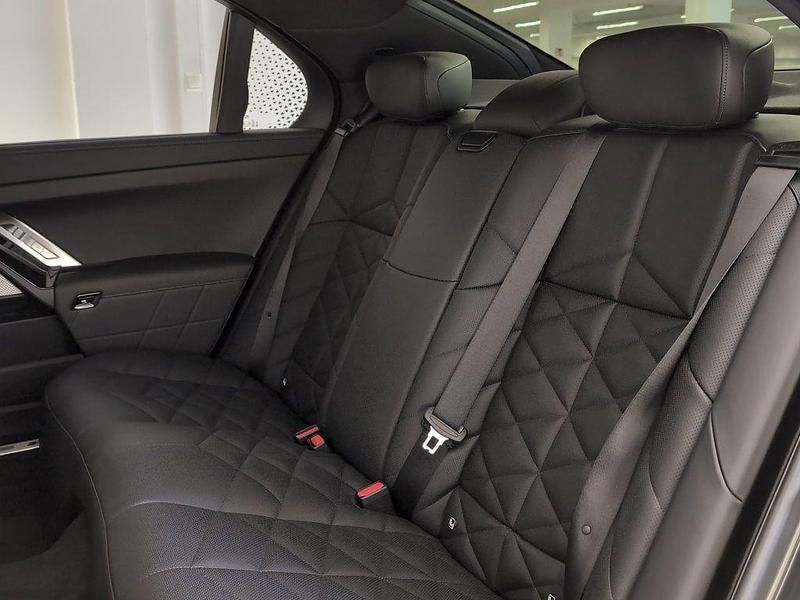 Gebraucht BMW 740 M Sport 286 PS (210 kW) 2025 Dravitgrau metallic Limousine