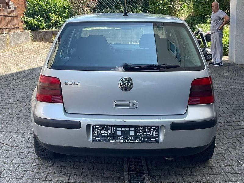Silber Gebraucht 2000 VW Golf IV Trendline Limousine | 1.990 € (Fairer Preis) - Bild 1/4