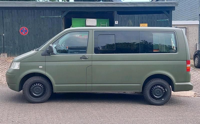 Grün Gebraucht 2010 VW T5 Van | 12.700 € (Etwas zu teuer) - Bild 1/4