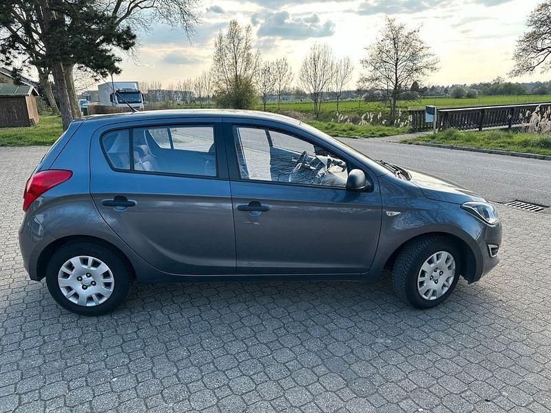 Gebraucht Hyundai i20 Edition 86 PS (63 kW) 2014 Grau Kleinwagen