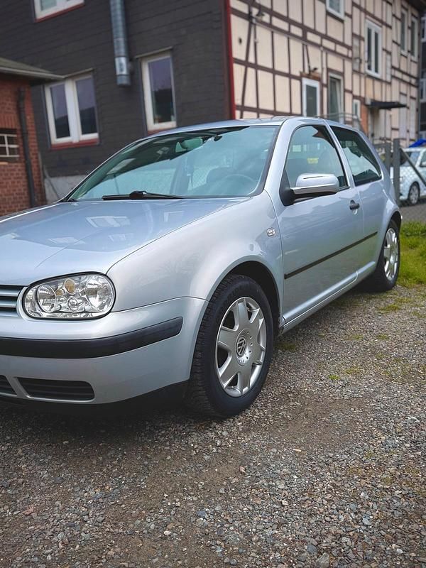 Gebraucht VW Golf IV 75 PS (55 kW) 2001 Silber Kleinwagen