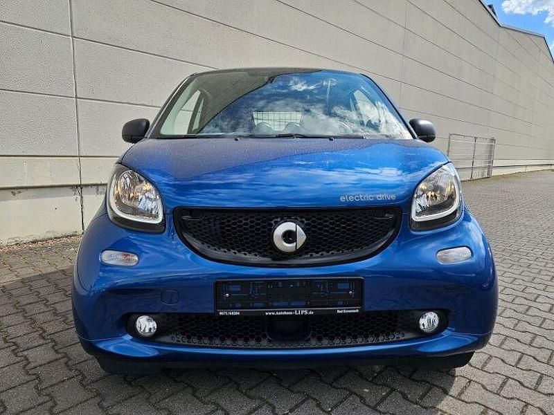 Gebraucht Smart ForTwo Electric Drive Passion 60 kW (82 PS) 2018 Tridionsicherheitszelle schwarz, cbsfarbe blau galaxy Kleinwagen