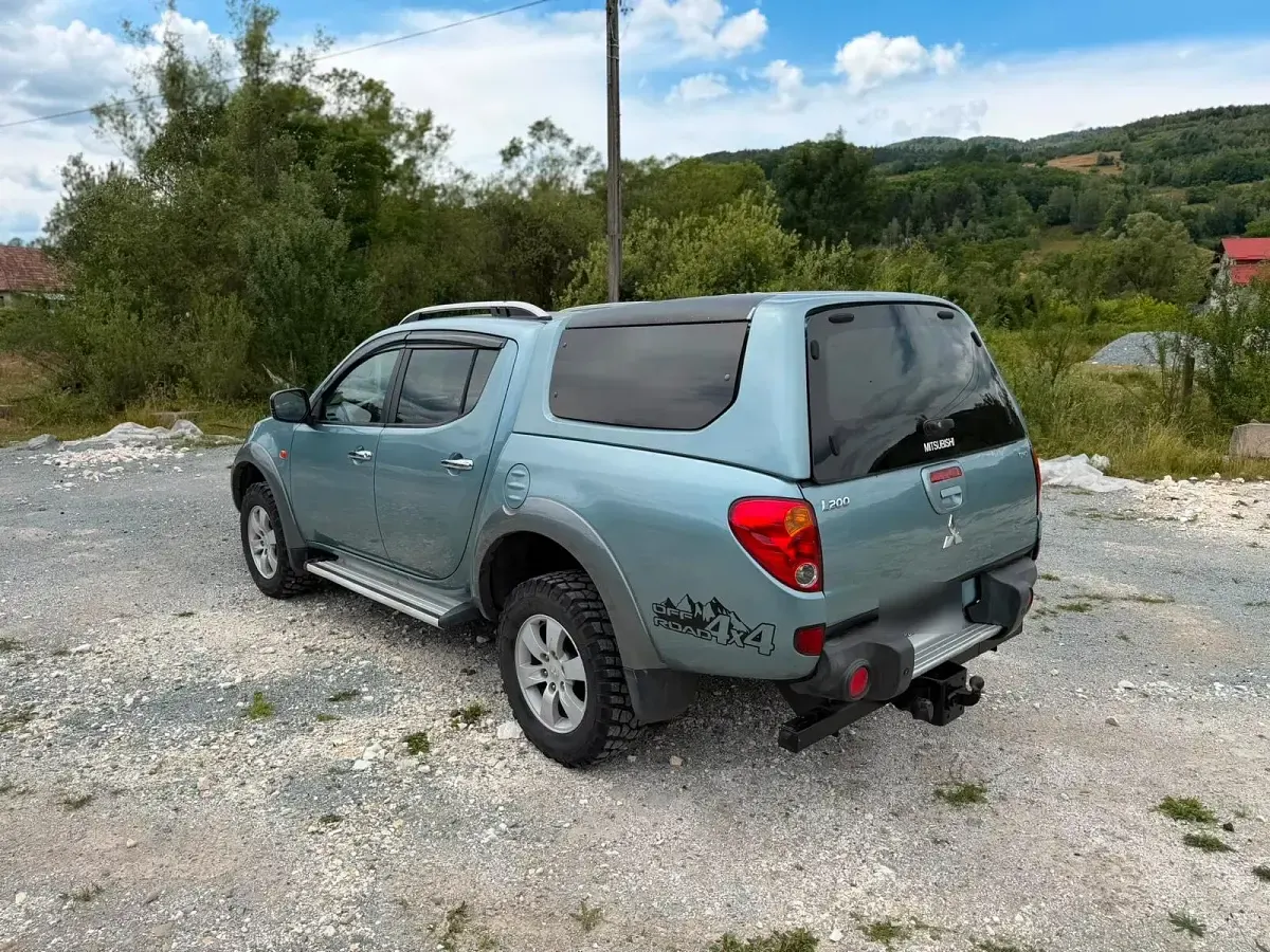 Gebraucht Mitsubishi L200 Top 136 PS (100 kW) 2007 Grau Pickup