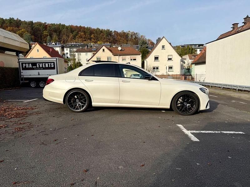 Gebraucht Mercedes E350 AMG 258 PS (189 kW) 2017 Weiß Limousine