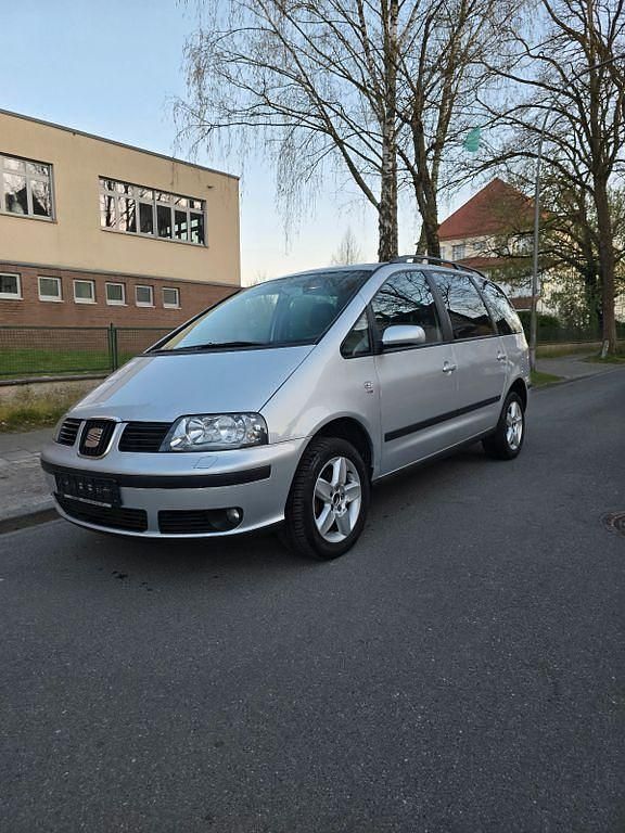 Silber Gebraucht 2006 VW Sharan Van / Kleinbus | 5.999 € (Teuer) - Bild 1/4