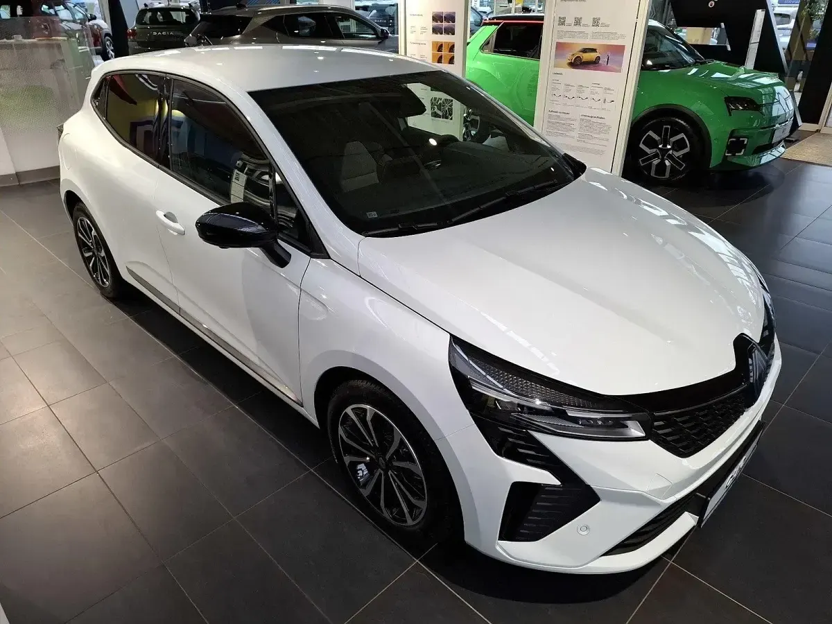 Gebraucht Renault Clio Techno 91 PS (66 kW) 2025 Weiß Kleinwagen