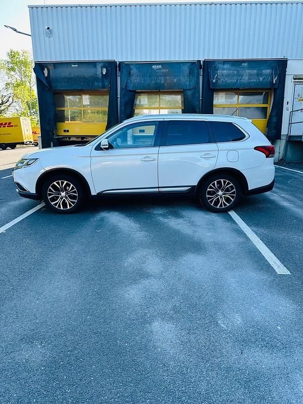 Gebraucht Mitsubishi Outlander 150 PS (110 kW) 2016 Weiß SUV