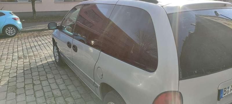 Gebraucht Chrysler Voyager 150 PS (110 kW) 2000 Grau Van / Kleinbus