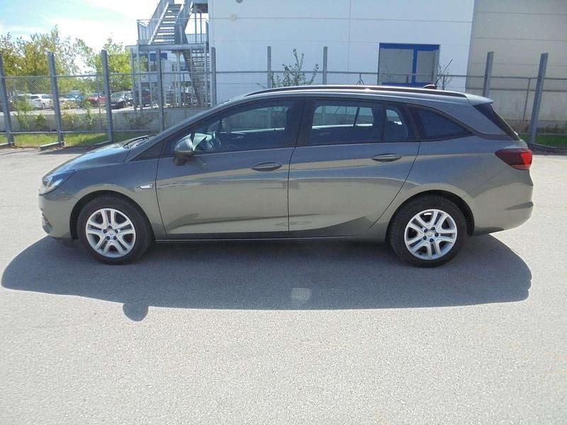 Używany Opel Astra Edition 122 KM (89 kW) 2020 Szary Kombi