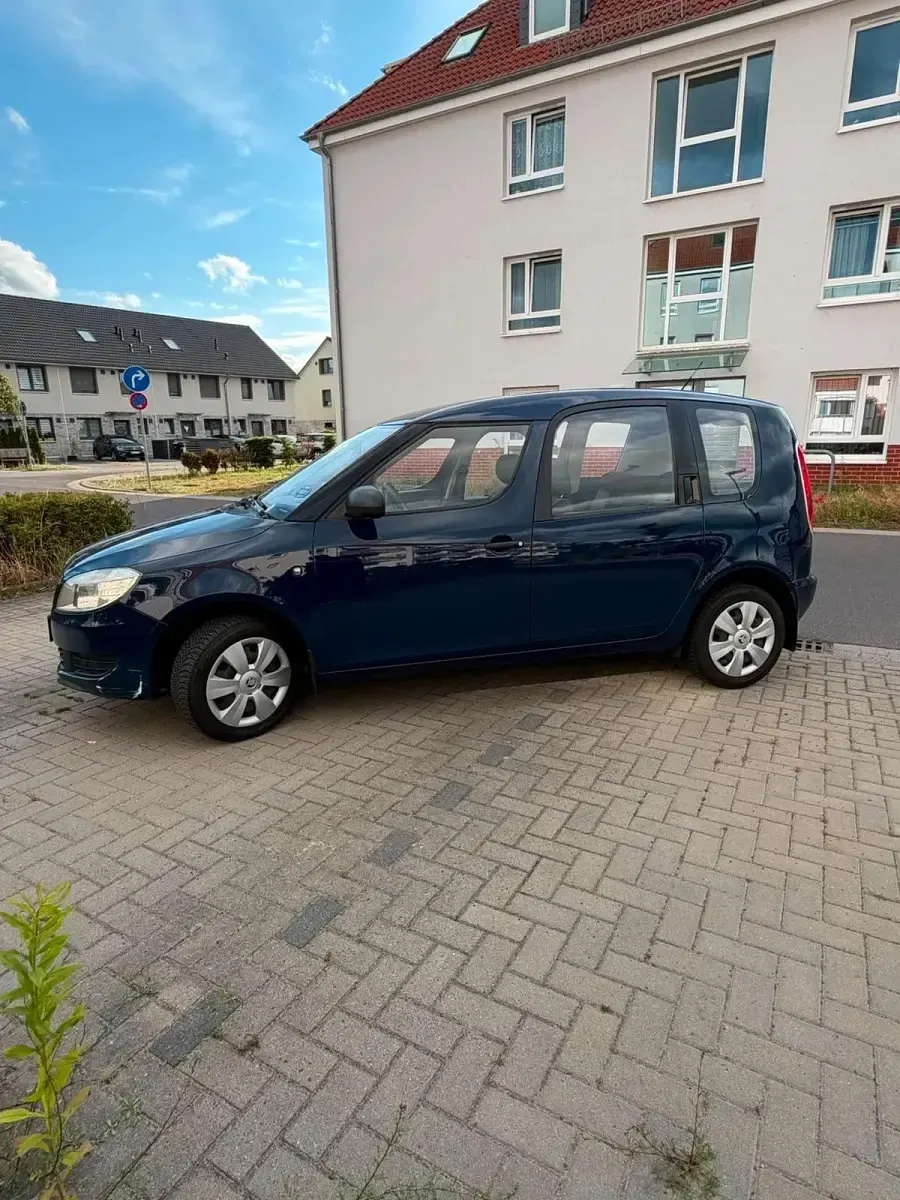 Gebraucht Skoda Roomster 75 PS (55 kW) 2014 Blau Van / Kleinbus