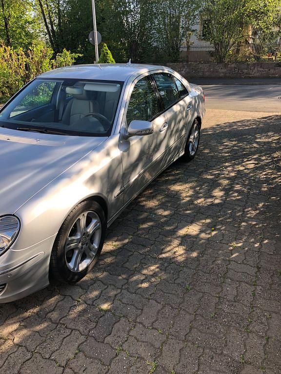 Gebraucht Mercedes E200 Avantgarde 184 PS (135 kW) 2008 Silber Limousine