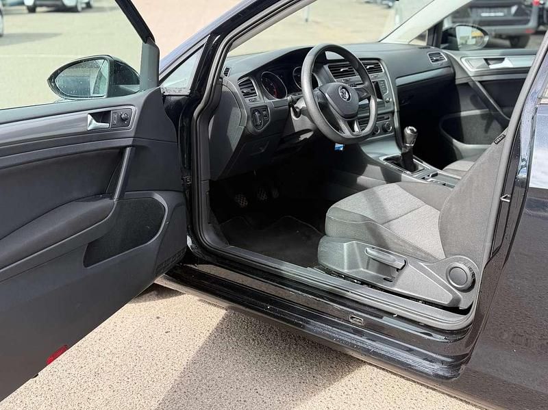 Second-hand VW Golf VII Trendline 86 CP (63 kW) 2013 Negru Hatchback