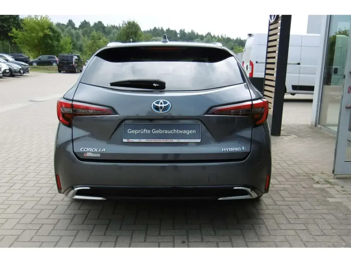 Gebraucht Toyota Corolla Team 196 PS (144 kW) 2023 Grau Kombi
