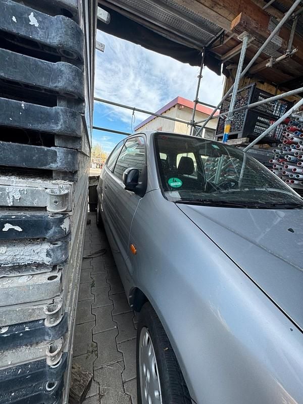 Second-hand Honda Logo 66 CP (48 kW) 2000 Argintiu Hatchback