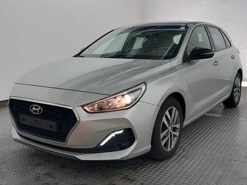 Silber Gebraucht 2019 Hyundai i30 YES! Limousine | 11.790 € (Guter Preis) - Bild 1/4