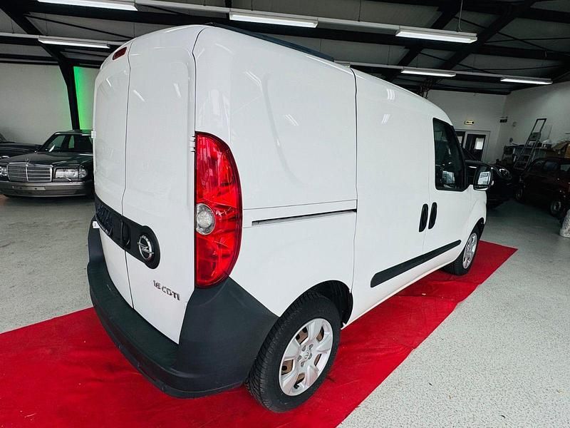 Second-hand Opel Combo 105 CP (77 kW) 2015 Alb Monovolum