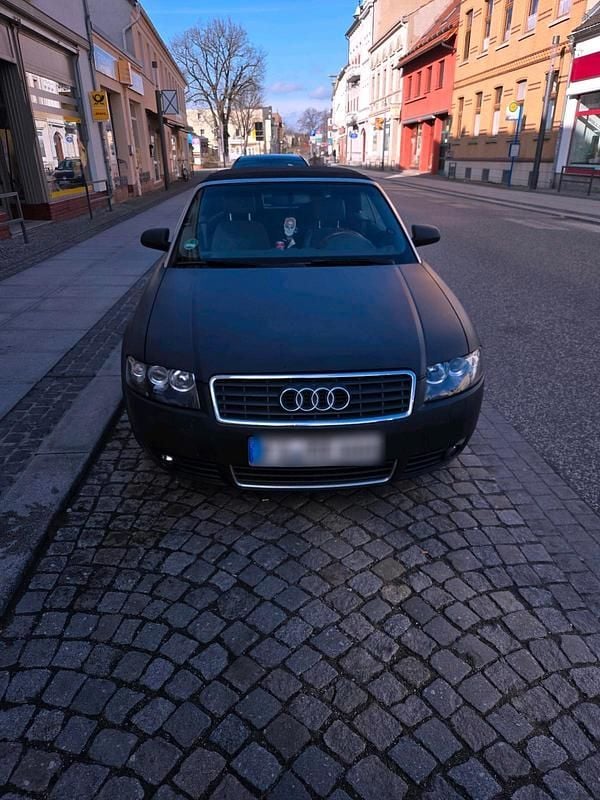 Schwarz Gebraucht 2025 Audi A4 Cabrio | 4.000 € - Bild 1/4