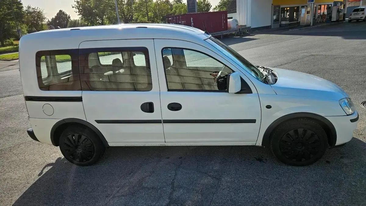 Gebraucht Opel Combo 101 PS (74 kW) 2008 Weiß Van / Kleinbus