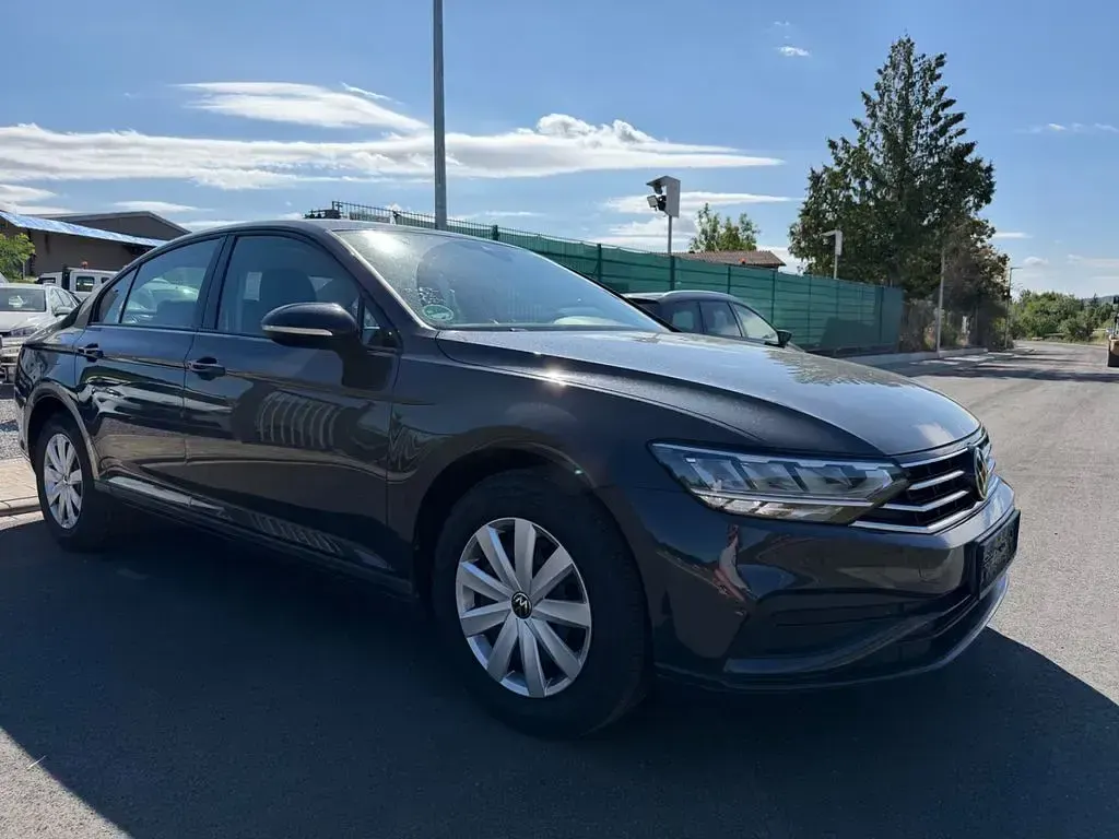Gebraucht VW Passat Basis 150 PS (110 kW) 2020 Grau Limousine