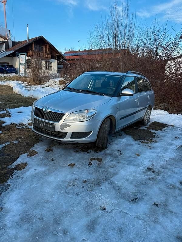 Grau Gebraucht 2012 Skoda Fabia Kombi | 1.700 € (Guter Preis) - Bild 1/4