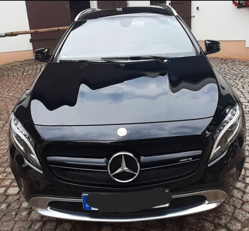 Schwarz Gebraucht 2017 Mercedes GLA220 Urban SUV | 21.800 € (Fairer Preis) - Bild 1/4