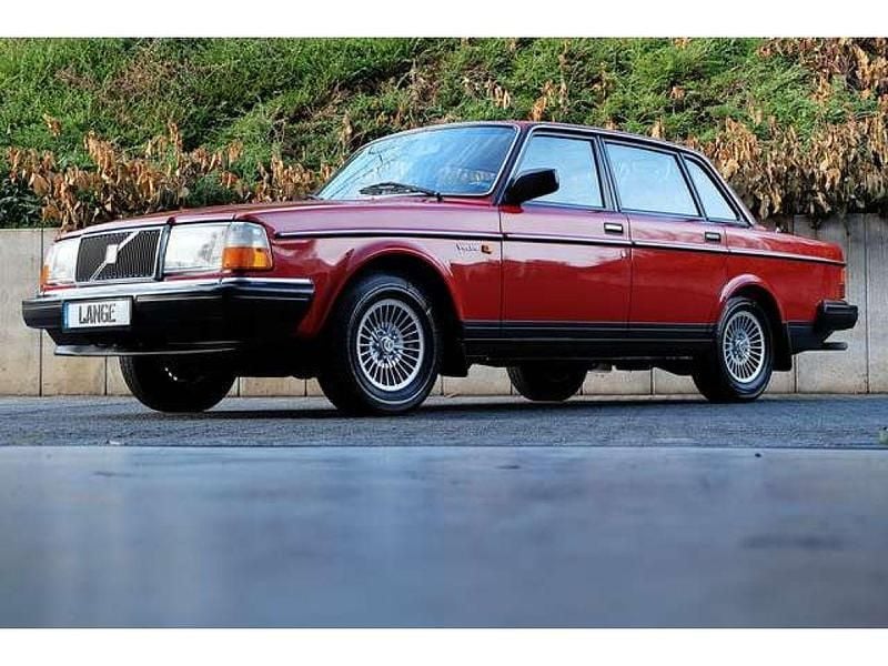 Gebraucht Volvo 240 110 PS (80 kW) 1986 Rot Limousine