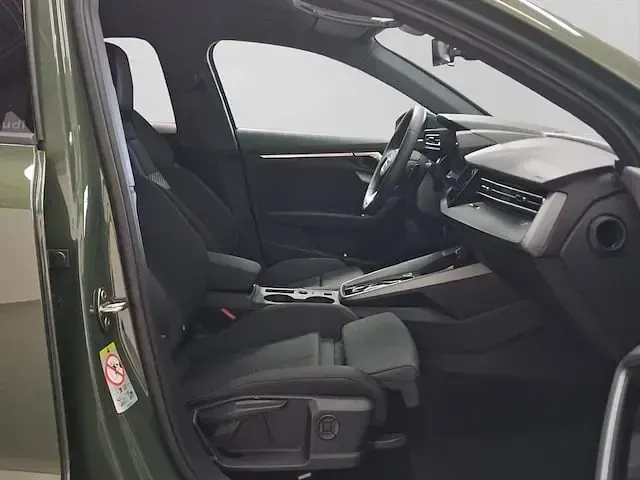 Gebraucht Audi A3 Sportback e-tron Comfort 204 PS (150 kW) 2026 Distriktgrün metallic Kleinwagen