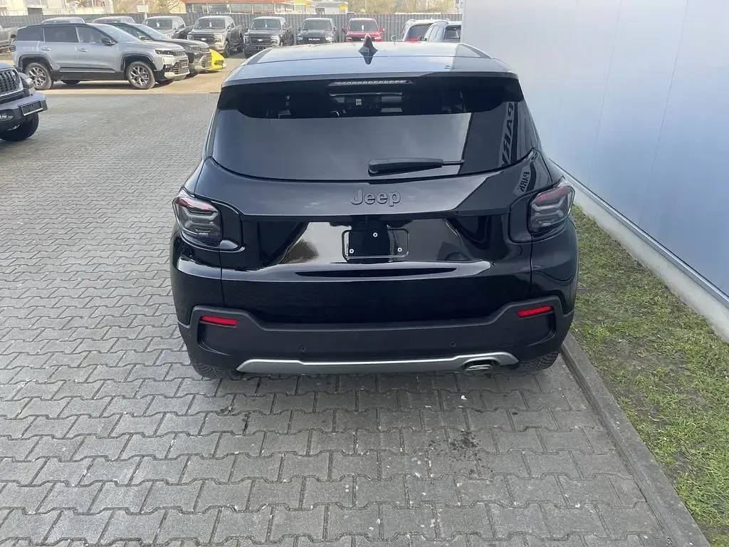 Neu Jeep Avenger Altitude 110 PS (80 kW) 2026 Schwarz SUV