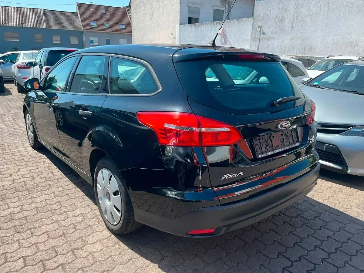 Gebraucht Ford Focus Ambiente 101 PS (74 kW) 2016 Schwarz Kombi