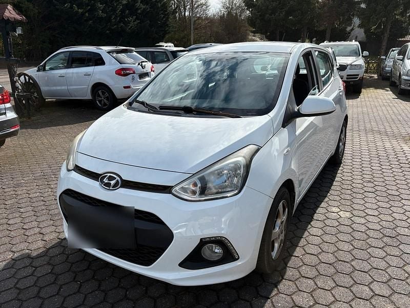 Gebraucht Hyundai i10 66 PS (48 kW) 2015 Weiß Kleinwagen