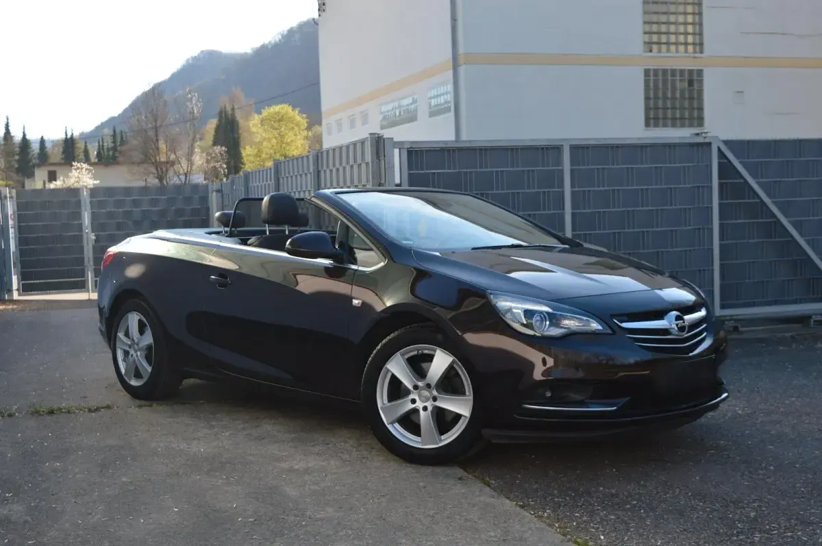 Usata Opel Cascada 165 CV (121 kW) 2015 Cabrio